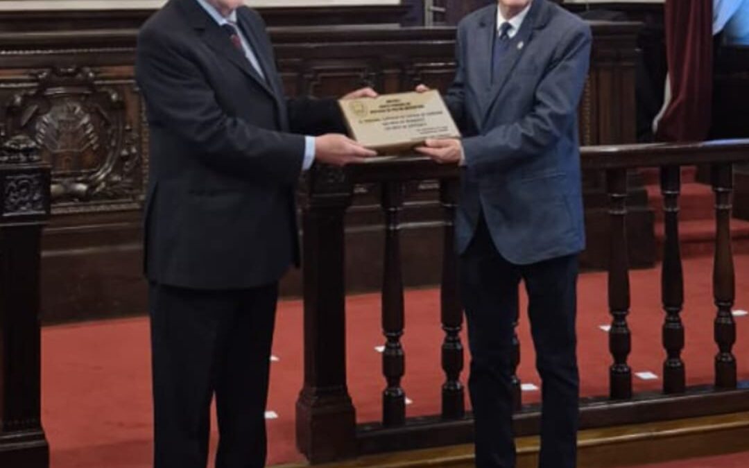 Dr. Luis Angulo y Dr. Guillermo Vega, reunión y charla con contenido.